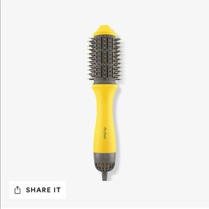 The Single Shot Round Blowdryer Brush